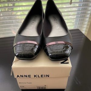 Anne Klein Flats size 7M (26)